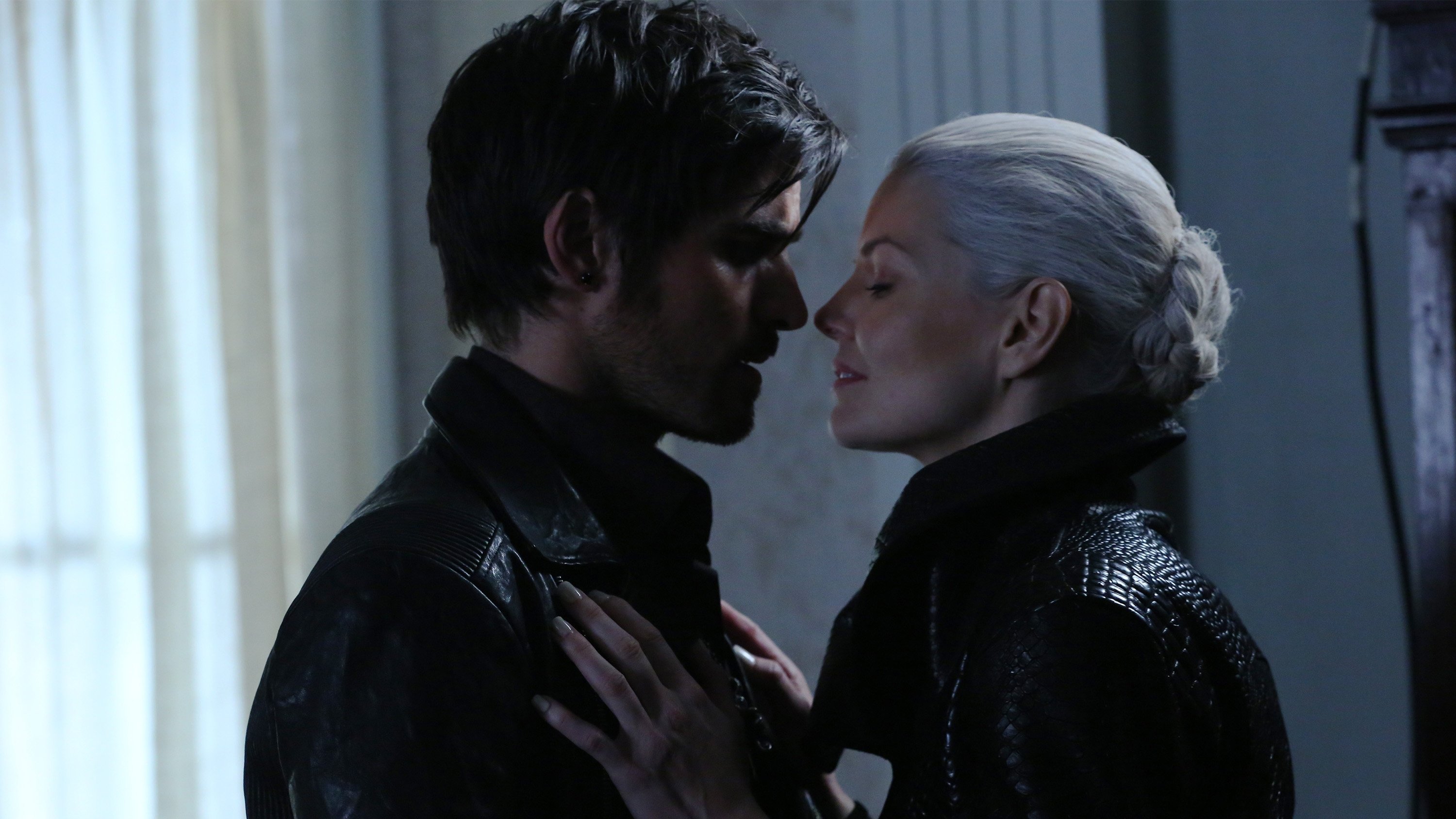 Backdrop poster for Once Upon a Time (2011)