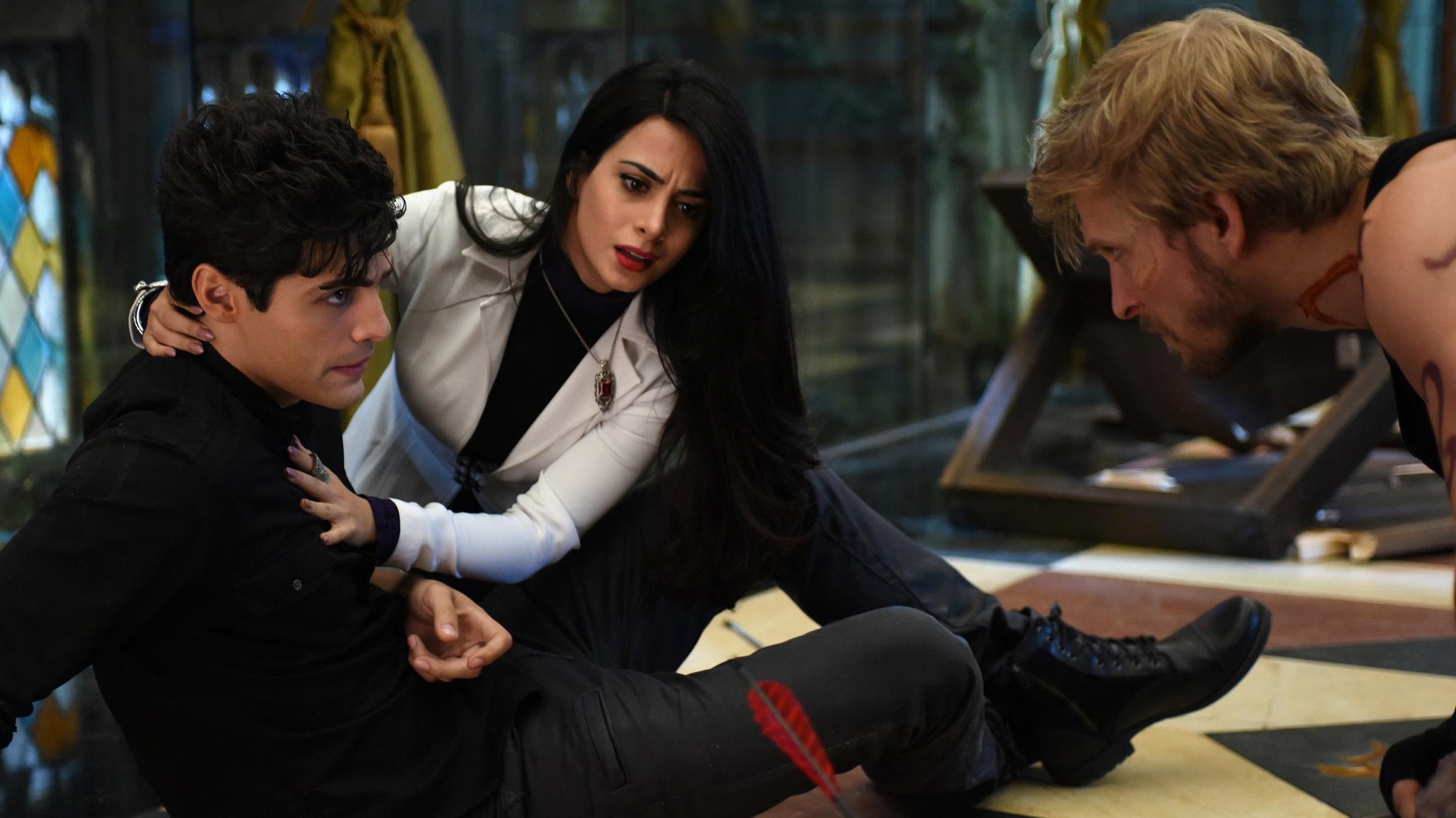 Backdrop poster for Shadowhunters (2016)