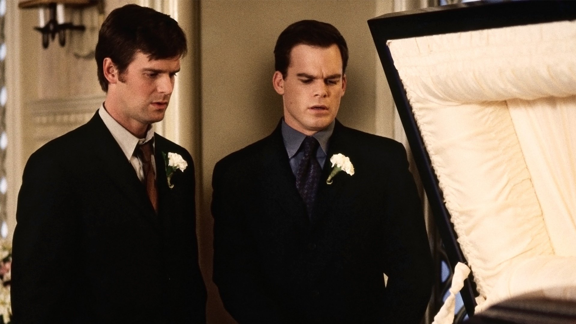 Backdrop poster for Six Feet Under (2001)