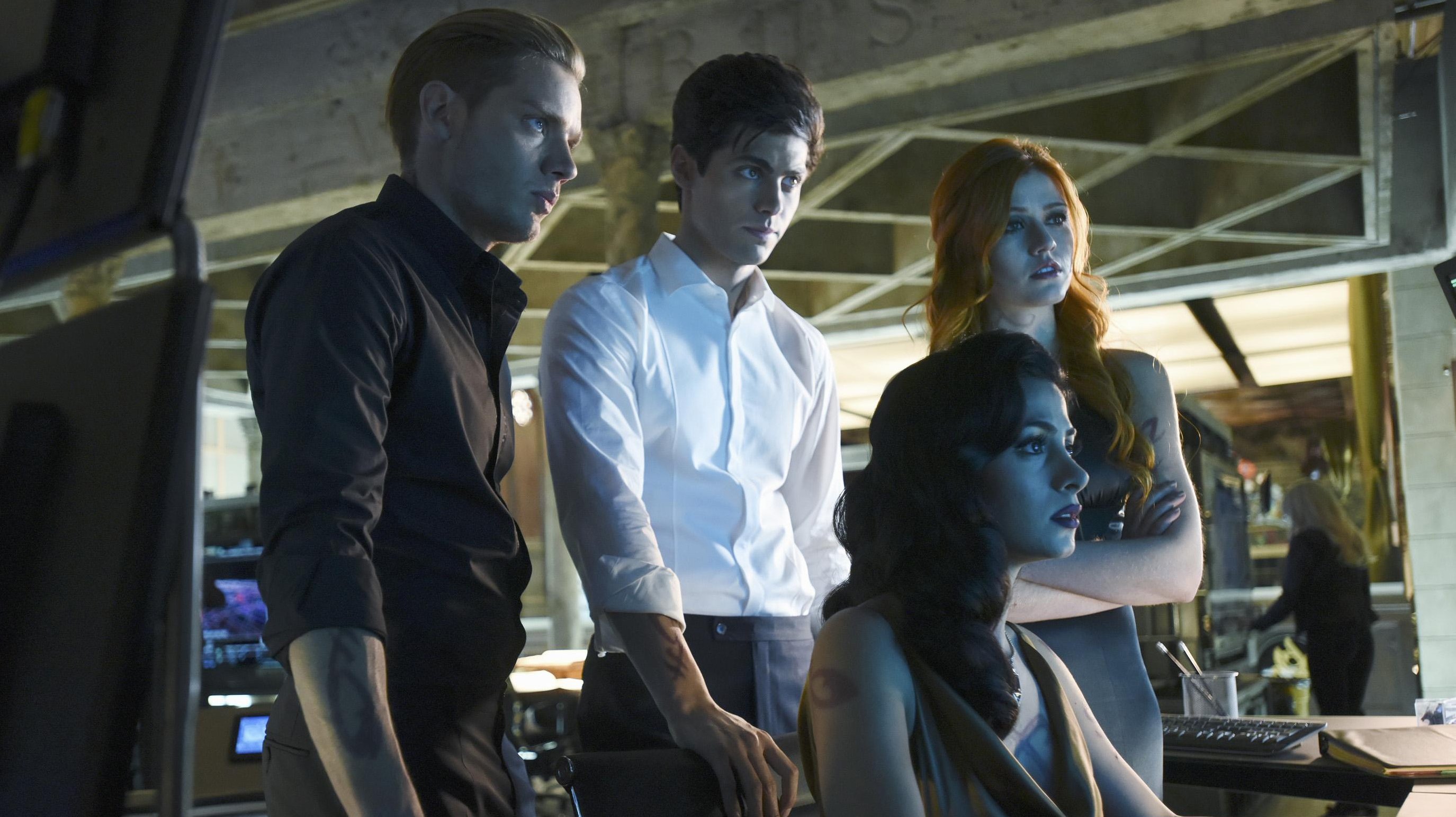 Backdrop poster for Shadowhunters (2016)