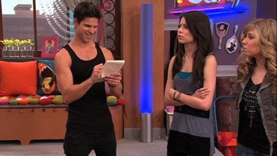 Backdrop poster for iCarly (2007)