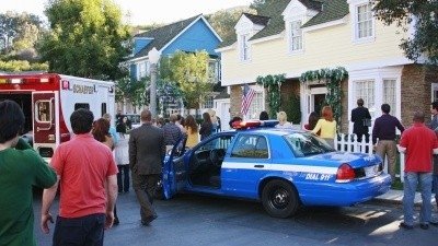 Backdrop poster for Desperate Housewives (2004)
