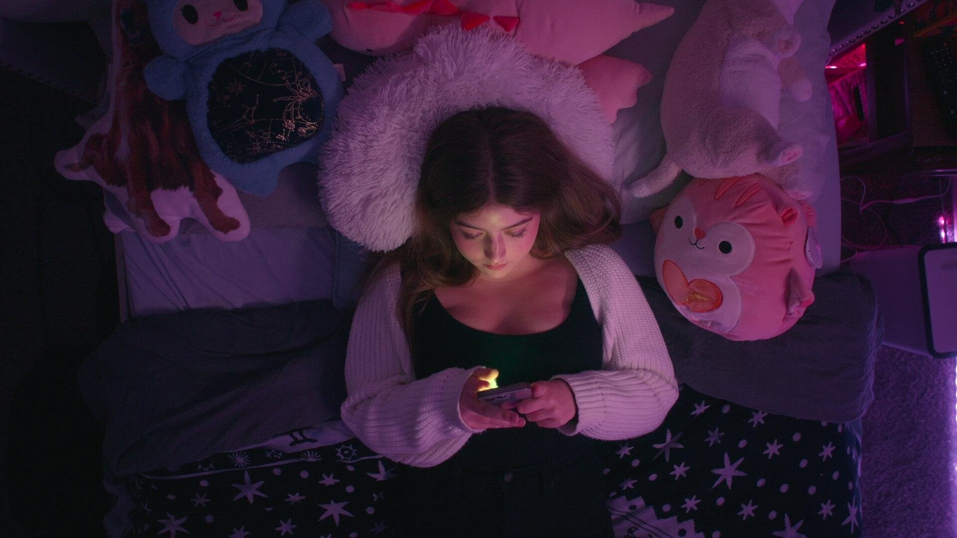 Backdrop poster for Bad Influence: The Dark Side of Kidfluencing (2025)