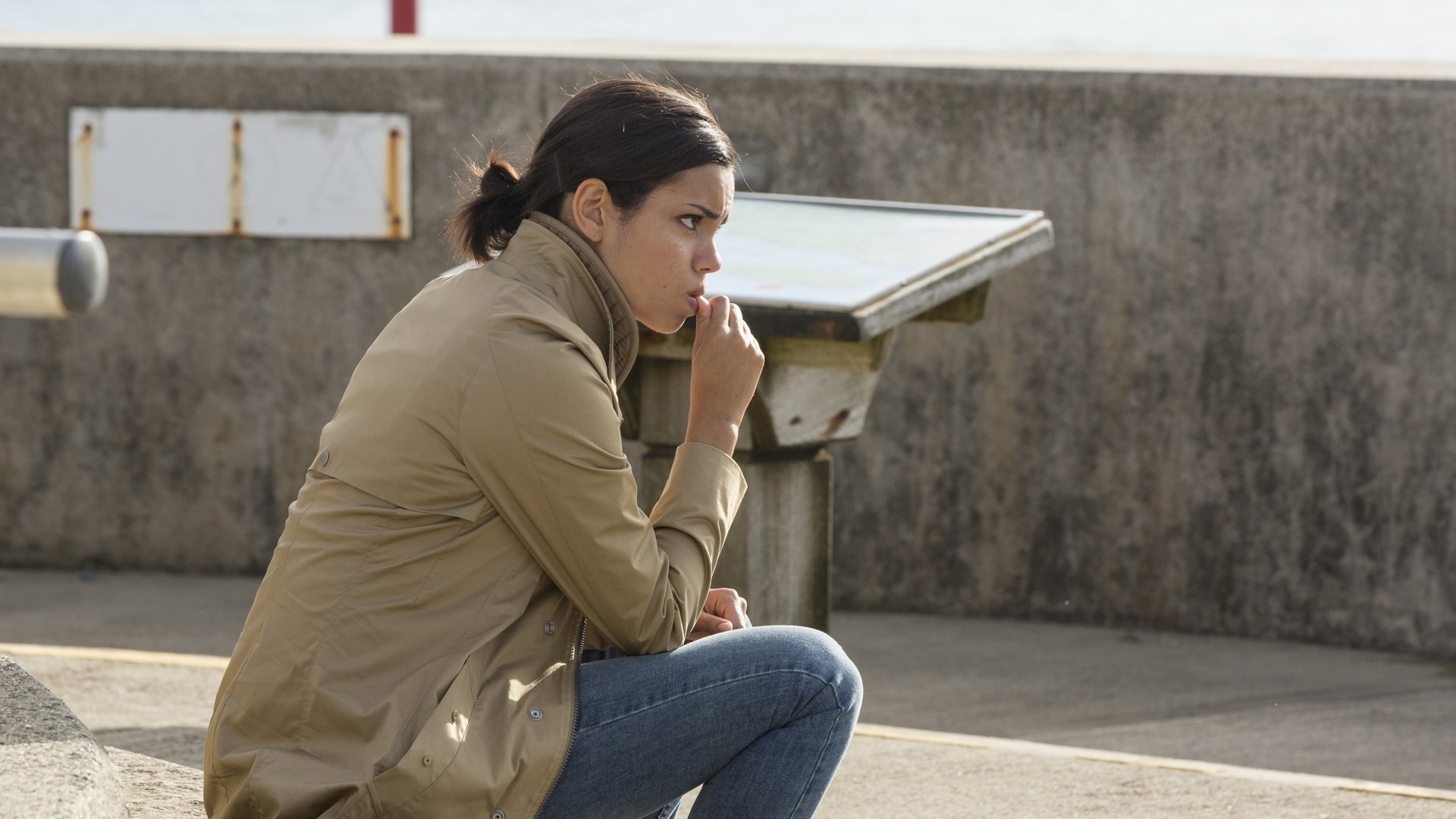 Backdrop poster for Broadchurch (2013)