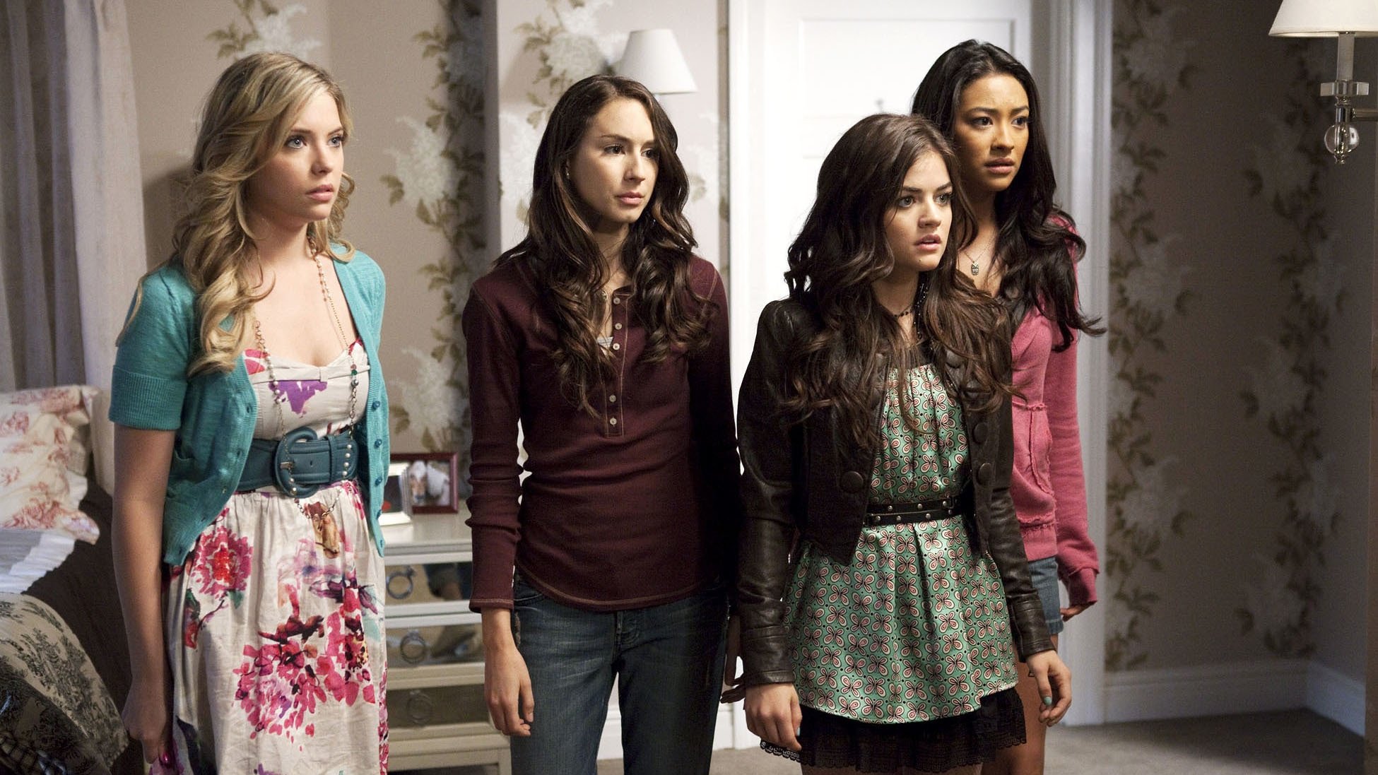 Backdrop poster for Pretty Little Liars (2010)