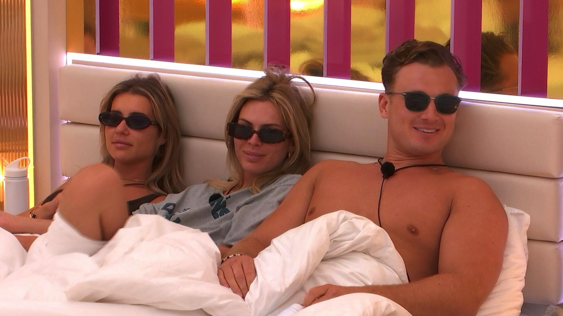 Backdrop poster for Love Island: All Stars (2024)