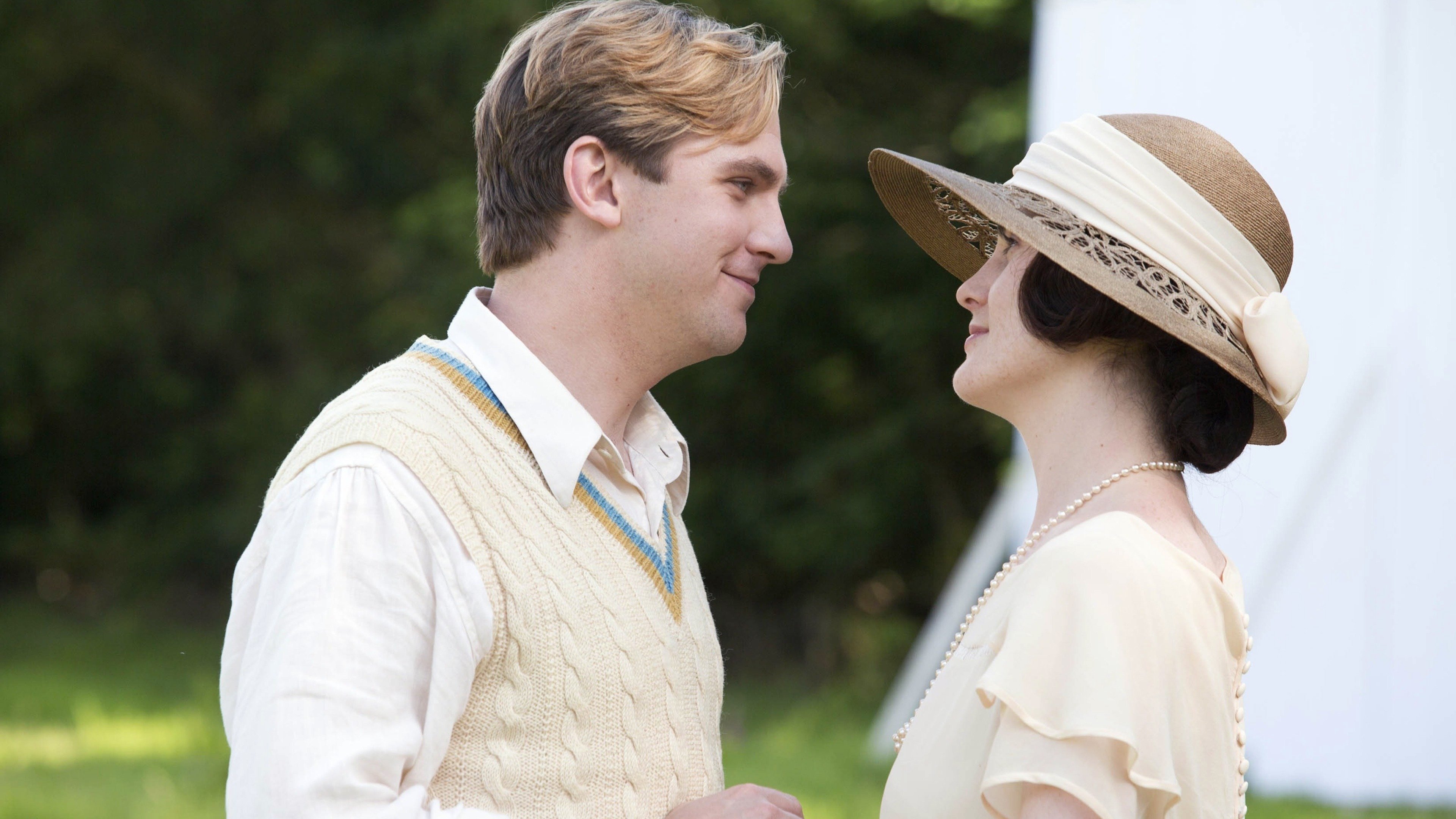 Backdrop poster for Downton Abbey (2010)